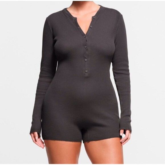 SKIMS Waffle Button Up Henley Onesie - Picture 2 of 4